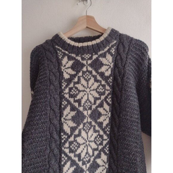 Club Room Gray and White Crewneck Sweater - Picture 4 of 10